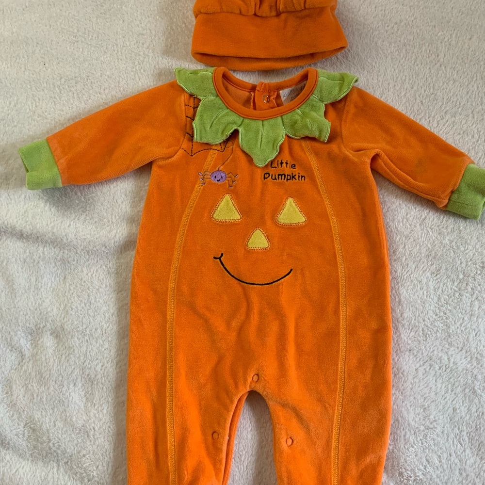 “Used baby Pumpkin Costume-Cute & Comfy for Halloween “(3-4 M)